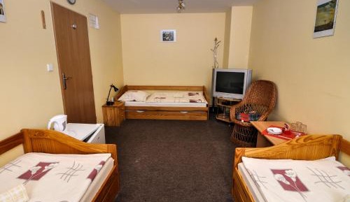 Economy Triple Room with Shared Bathroom