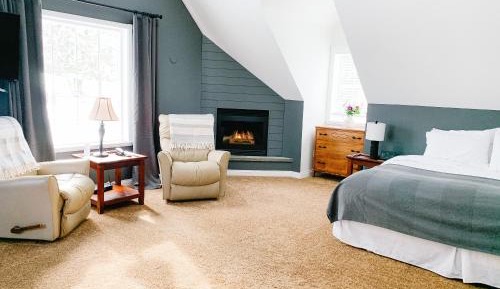 Deluxe King Room with Garden View