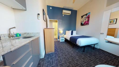 Studio with Private External Bathroom