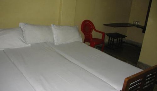 Deluxe Double Room (2 Adults + 1 Child)