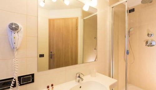 Double or Twin Room with Mountain View