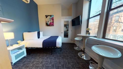 Studio with Private External Bathroom