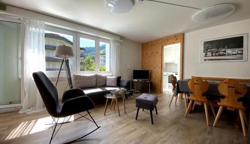 Apartment with Mountain View
