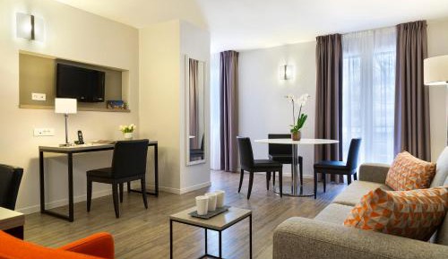 Deluxe Apartment