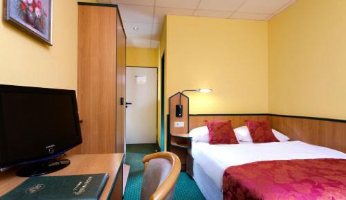 Classic Single Room with Queensize Bed