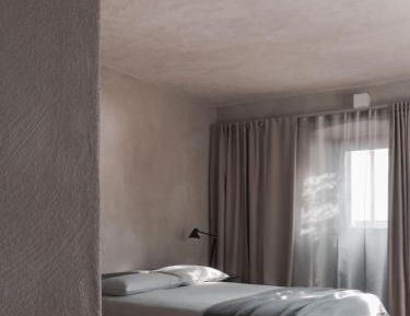 Suite with Lake View