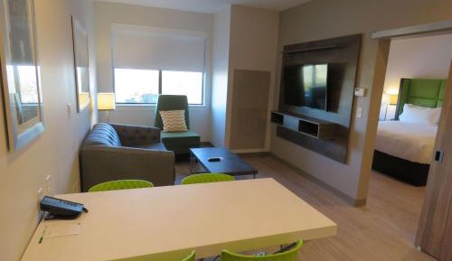 One-Bedroom King Suite - Non-Smoking