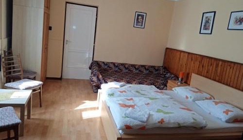 Quadruple Room with Private Bathroom