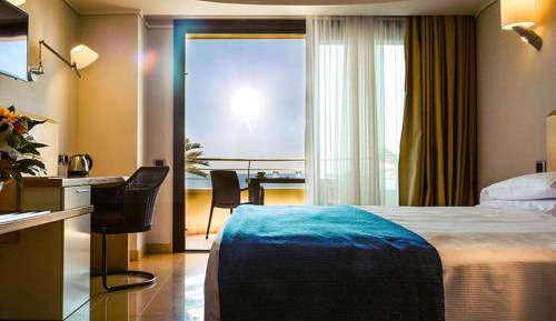 Double or Twin Room with Sea View