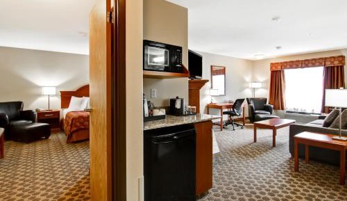 Deluxe Queen Suite