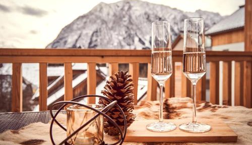 Apartment with Mountain View
