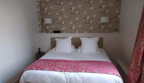 Suite (2 Adults + 1 Child)