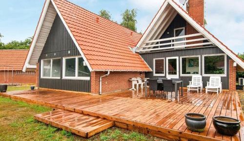 Three-Bedroom Holiday Home 