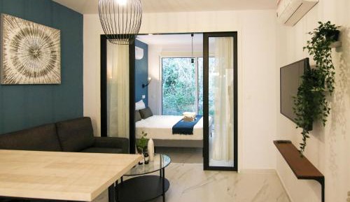 Apartment with Garden View