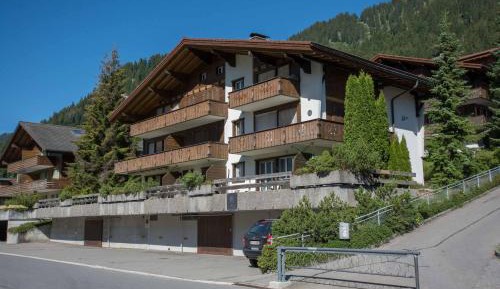 Apartment with Mountain View