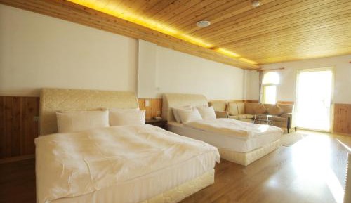 Deluxe Family Room - Second Floor - Building B