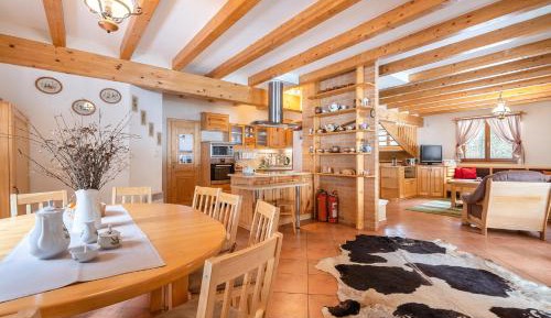 Cottage (12 Adults)
