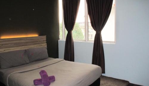 Standard Queen Room