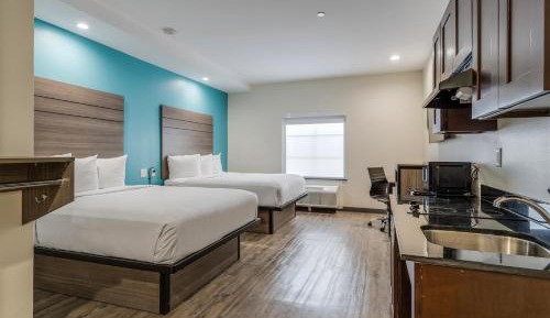 Queen Room with Two Queen Beds - Non-Smoking