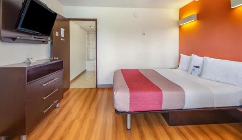 Queen Room - Disability Access - Non-Smoking