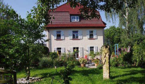 Apartment with Garden View