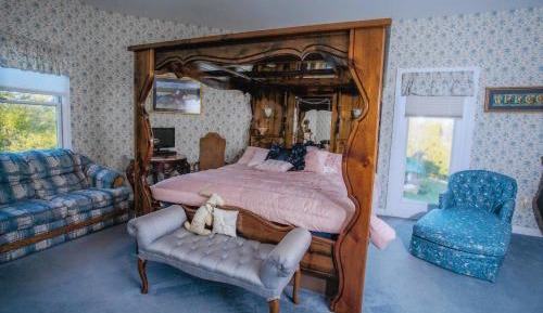 Deluxe King Suite