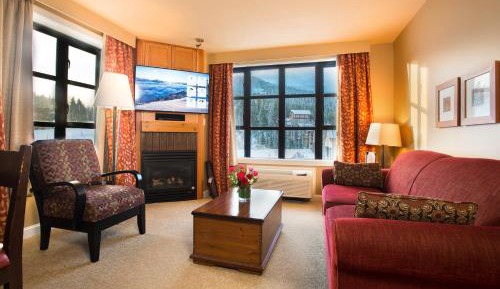 One-Bedroom Suite with Mountain View