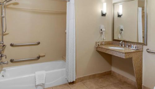 Queen Suite - Accessible/Non-Smoking