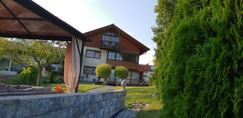 Apartment with Mountain View