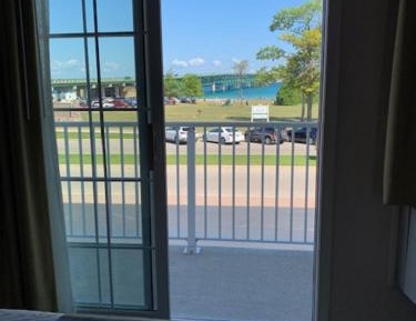Private Balcony/ Lake and Park View / two Queen beds