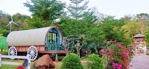 Bungalow with Garden View