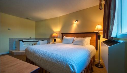 Deluxe King Suite