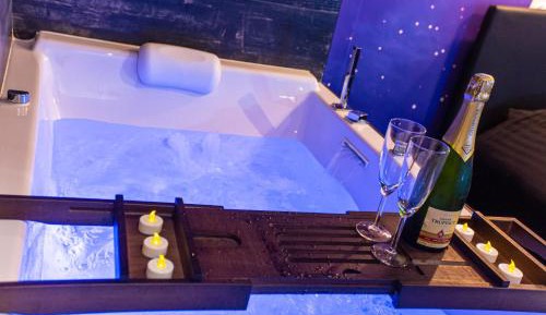 Studio with Spa Bath