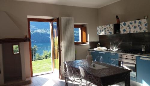 Apartment with Lake View