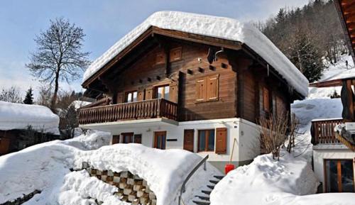 Apartment with Mountain View