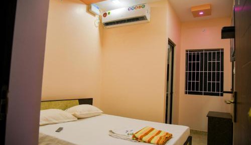 Deluxe Double Room (2 Adults + 1 Child)