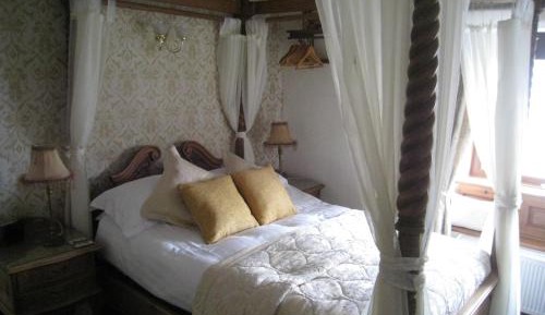 Superior Double Room with Four Poster Bed