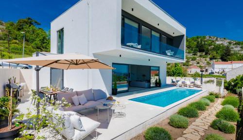 Villa with Sea View