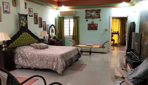 Deluxe King Suite