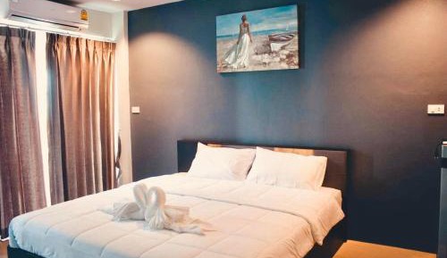 Deluxe Room (2 Adults + 1 Child)