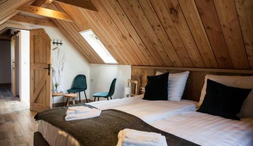 Twin Room with Private External Bathroom
