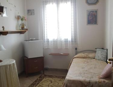 Single Room with Shared Bathroom
