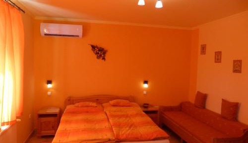 Two-Bedroom Apartment (4-6 Adults)