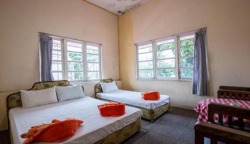 Economy Triple Room