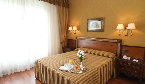 Double or Twin Room (1-2 Adults)