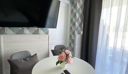 Deluxe Room (2 Adults + 1 Child)