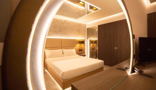 Deluxe Double Room with Shower