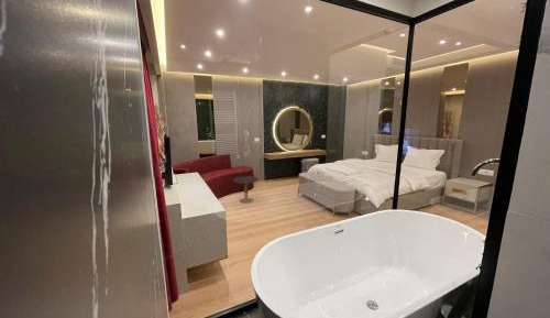 Deluxe Suite