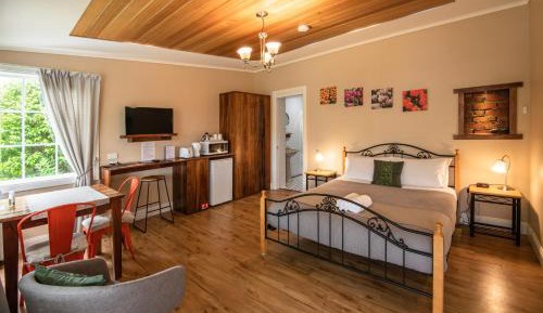 Deluxe Queen Room