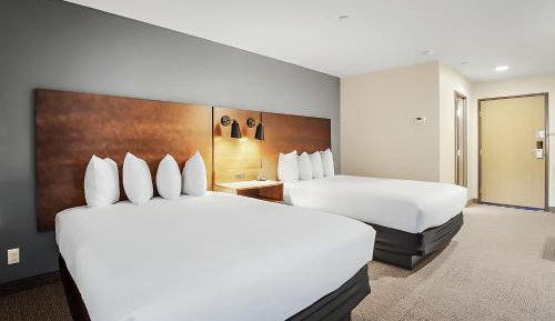 Deluxe Queen Room with Two Queen Beds